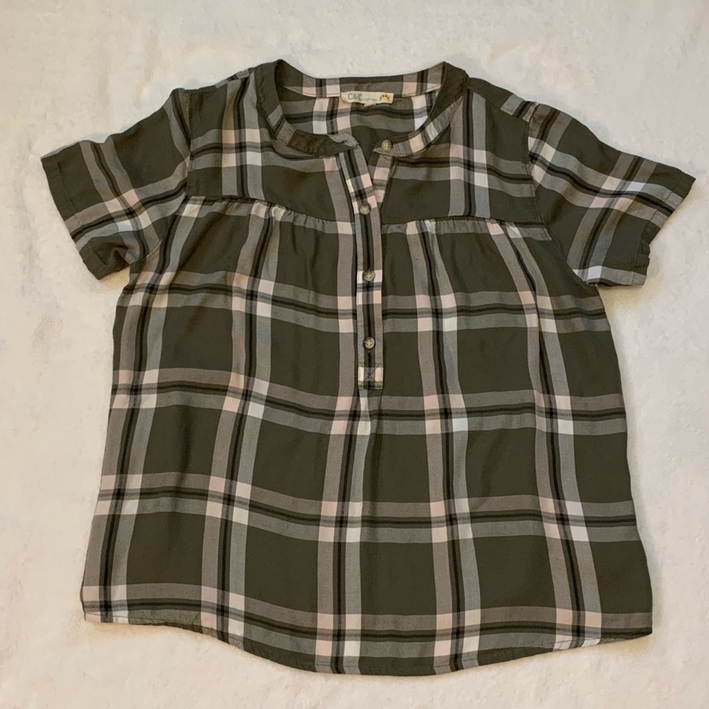 C&C California Woman’s Plaid Short Sleeve Blouse Button Pleated Front Olive Grn